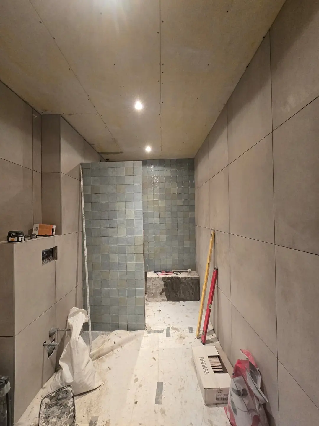 Zellige accentwand — van casco tot tegelwerk — Nijmegen — na de renovatie