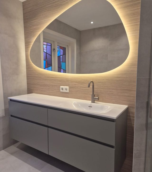 2BF705DB-ADD8-476A-91FD-23B50A838967